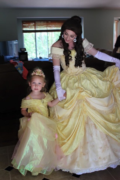 Belle visits a little princess at her birthday party